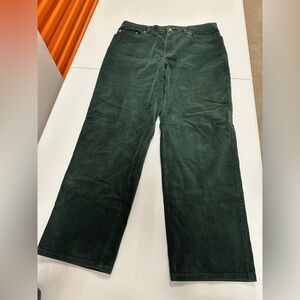 Lauren Ralph Lauren Green Corduroy Pants
Size 14 inseam 28”